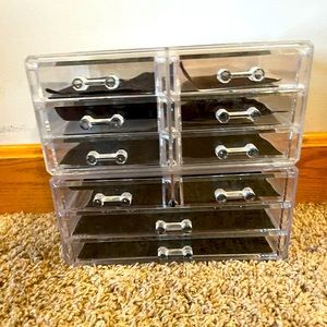 Makeup organizer